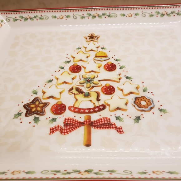 Villeroy and Boch Winter Bakery Delight Small Cake Plate - Picture 4 of 11